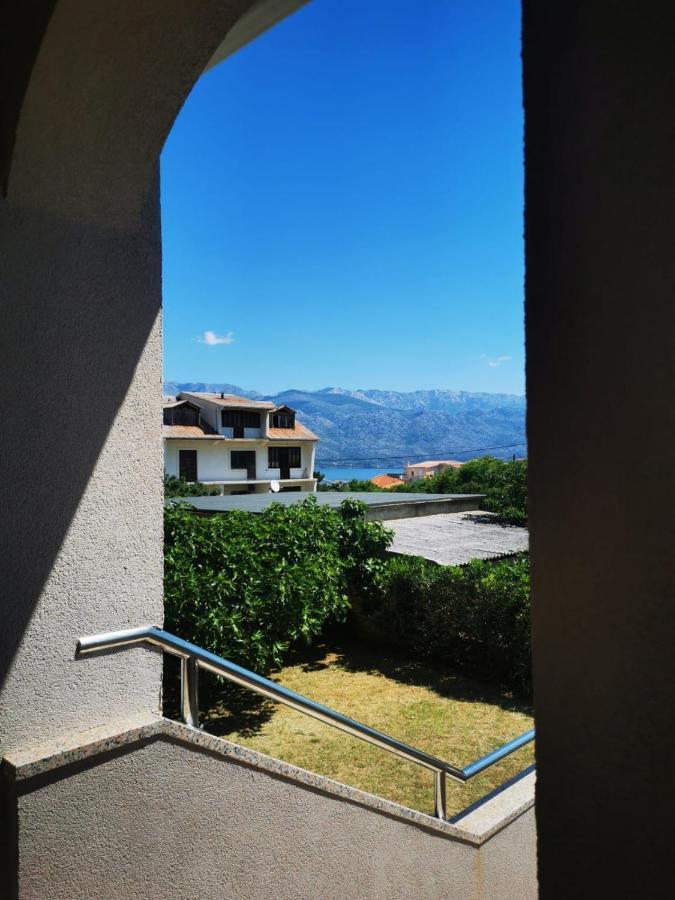 Apartmani Nikolina Ražanac エクステリア 写真