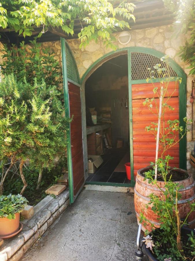 Apartmani Nikolina Ražanac エクステリア 写真