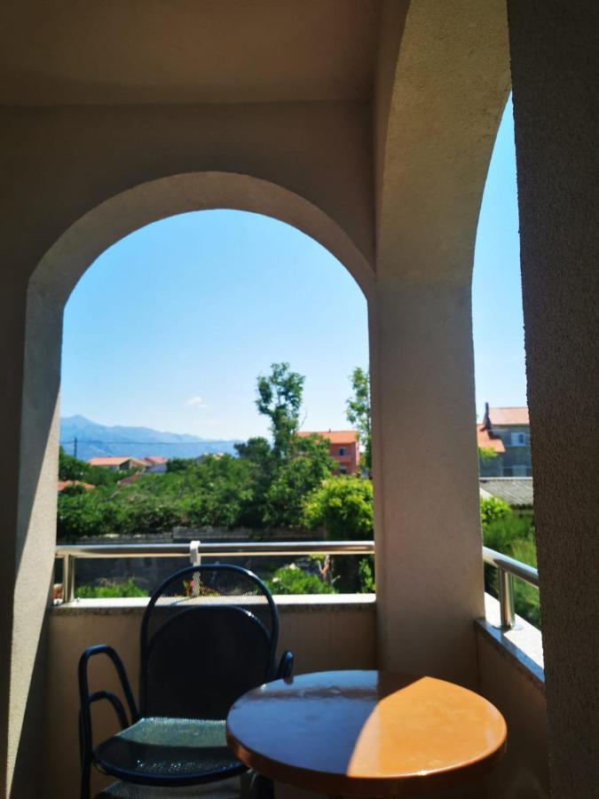 Apartmani Nikolina Ražanac エクステリア 写真