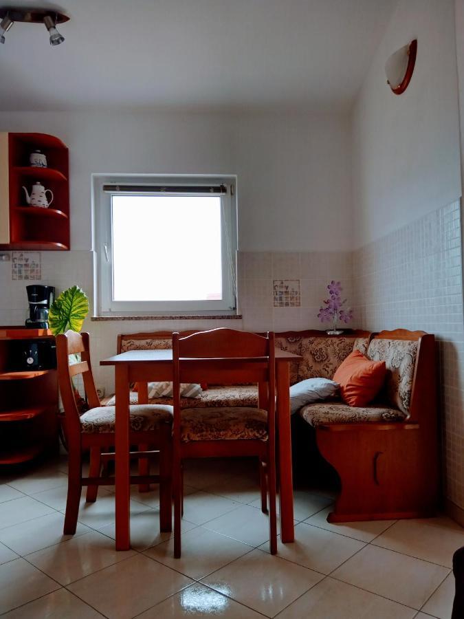 Apartmani Nikolina Ražanac エクステリア 写真